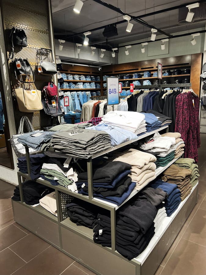 عرض الملابس